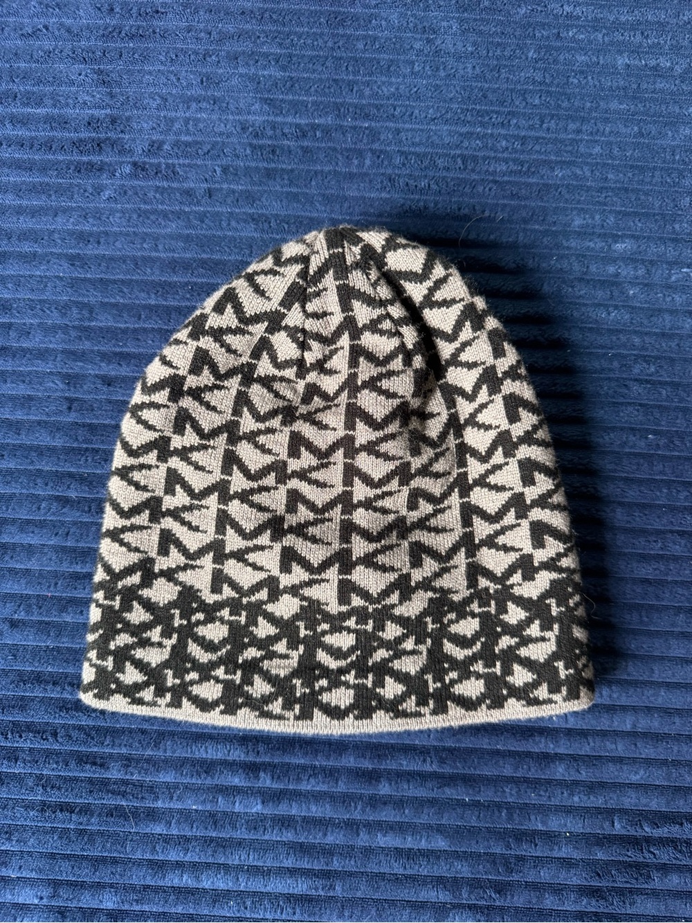 Micheal Kors Signature Logo Reversible Beanie Grey & Black